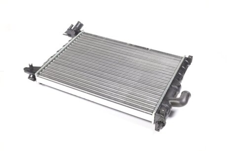 Радіатор охолодження OPEL VECTRA B (95-) 2.0 TD NISSENS 63019A