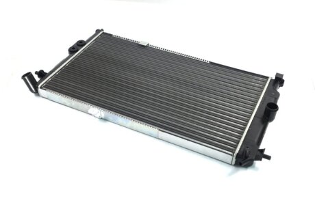 Радіатор охолодження OPEL VECTRA A (88-) 1.4-2.0 NISSENS 630631