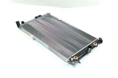 Радіатор охолодження OPEL VECTRA A (88-) АТ NISSENS 630641