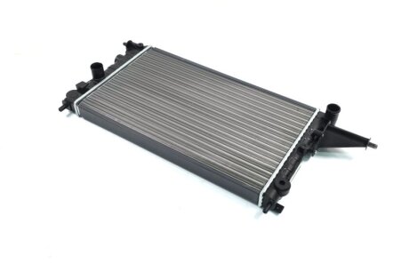 Радіатор охолодження OPEL VECTRA A (88-) 1.4/1.6i NISSENS 632231