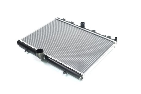 Радіатор охолоджування PEUGEOT 807 2.0 HDI 02- -ua NISSENS 63621A