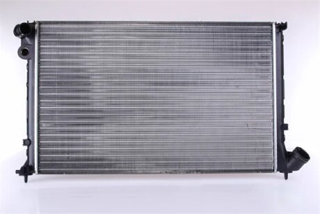 Радіатор охолоджування NISSENS 63733