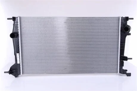 Радіатор охолоджування RENAULT MEGANE (08-) 1.9 D, 2.0I/ M /AC+/-(11/08-) OE 21410-0016R -ua NISSENS 637607