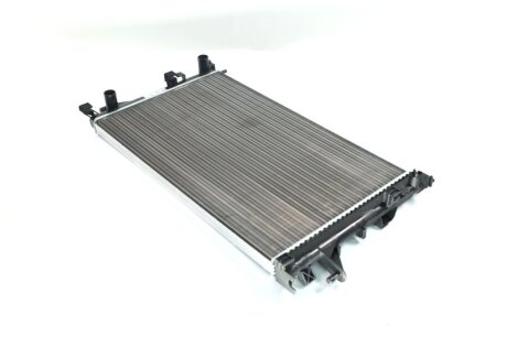 Радіатор охолодження RENAULT ESPACE IV, LAGUNA II (01-) NISSENS 63816