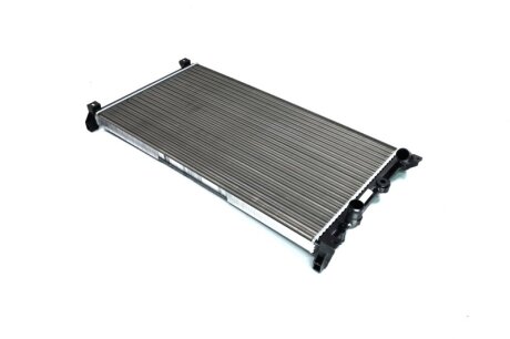 Радіатор охолодження OPEL MOVANO A (98-)/RENAULT MASTER II NISSENS 63824A