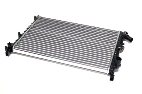 Радіатор охолоджування RENAULT LAGUNA 1,8-2,0 (94-) -ua NISSENS 63832