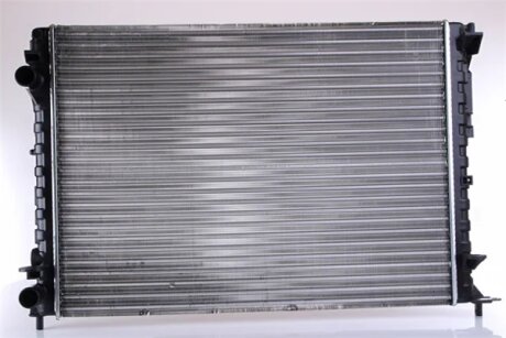 Радіатор охолоджування RENAULT LAGUNA 2.2 DT 98- -ua NISSENS 63843A