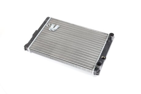 Радіатор охолоджування SEAT IBIZA 1,0 93- -ua NISSENS 639981