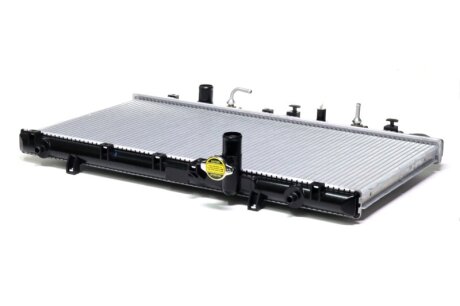 Радіатор охолодження SUZUKI SX4 (EY, GY) (06-) 2.0 i 16V NISSENS 64205