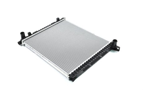 Радіатор охолоджування LAND-ROVER FREELANDER 97- -ua NISSENS 64300A