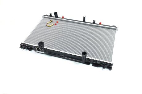 Радіатор охолодження TOYOTA CAMRY (01-) 2.0/2.4 NISSENS 646351