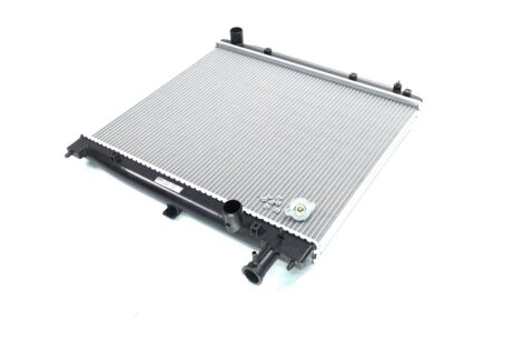 Радиатор охлаждения TOYOTA HIACE 2,5 TD 00- NISSENS 64649A