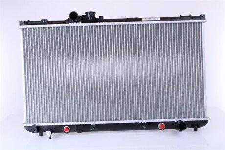 Радіатор охолоджування LEXUS IS-200 00- NISSENS 64653A