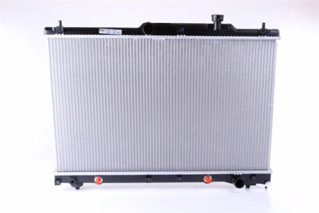 Радіатор охолоджування TOYOTA PREVIA 2,4 AUT 00- -ua NISSENS 64657