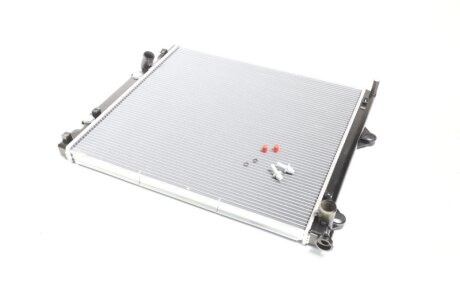 Радіатор охолодження TOYOTA LAND CRUISER PRADO J120 (02-) 3.0 TD NISSENS 64661