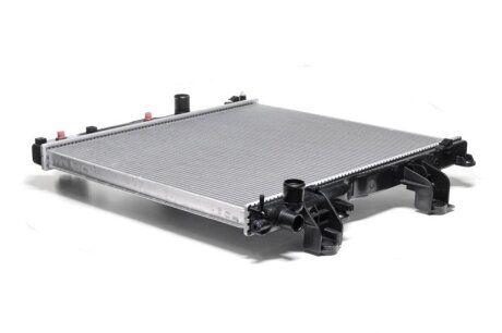 Радіатор охолоджування TOYOTA LANDCRUISER 3.0 AUT 09- -ua NISSENS 646824