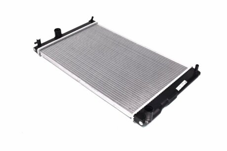 Радіатор охолоджування TOYOTA PRIUS 09- -ua NISSENS 646842