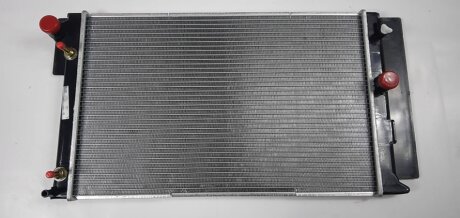 Радіатор охолоджування УЦІНКА. НЕЗНАЧНА ДЕФОРМАЦІЯ СОТ РАДІАТОРА. TOYOTA AVENSIS 2.0 AUT 08- -ua NISSENS 64694