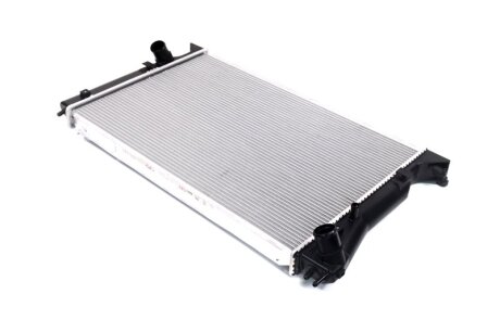 Радіатор охолоджування TOYOTA AVENSIS 2,2 D 06-08 -ua NISSENS 64695