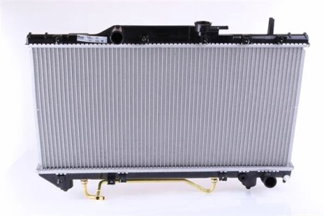 Радиатор охлаждения TOYOTA CARINA 2,0 AUT. 93- NISSENS 64802