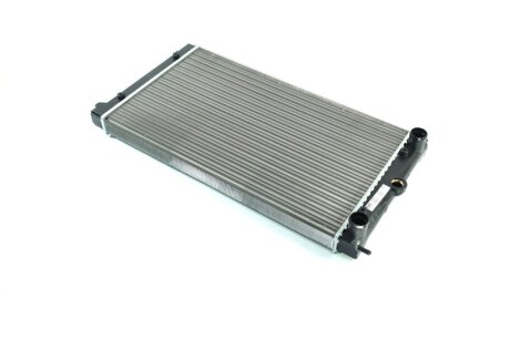 Радіатор охолодження VW PASSAT B2 (80-) 1.6-1.8 NISSENS 651111