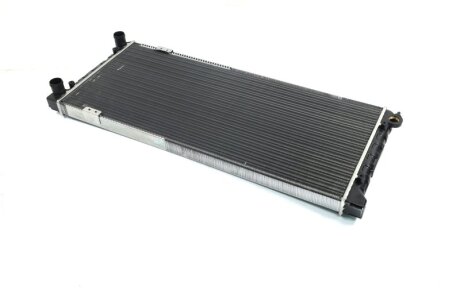 Радіатор охолодження VW PASSAT B3 (3A, 35I) (88-) 1.6-2.0 NISSENS 651621