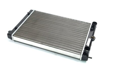 Радіатор охолодження VW JETTA/PASSAT B2/POLO II NISSENS 651631