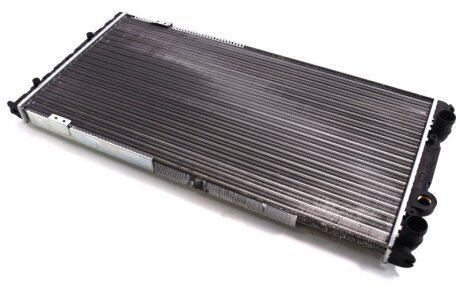 Радиатор охлаждения VW PASSAT B3 (88-) 1.6-2.8 NISSENS 652491