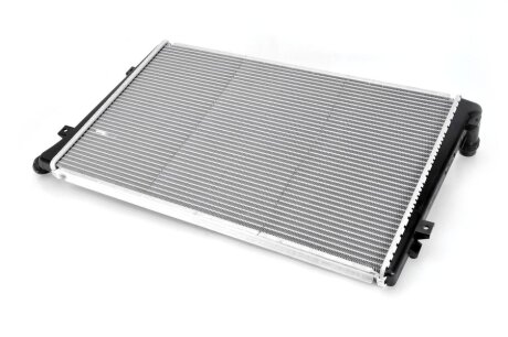 Радіатор охолоджування AUDI A3 (03-) 1.9 TDI/ M /AC+(05/03-) OE 1K0.121.251 AK+AM -ua NISSENS 65292