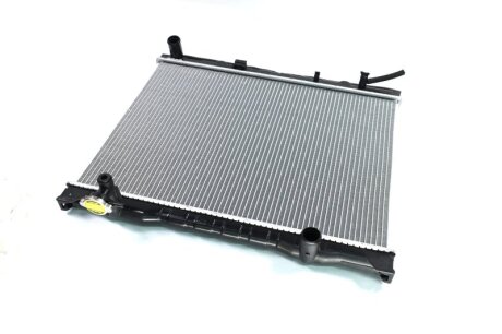 Радиатор охлождения KIA SORENTO I (BL) (02-) 2.5 CRDi NISSENS 66766