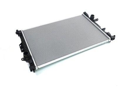 Радіатор охолодження FORD KUGA (08-)/ MONDEO (07-) NISSENS 66857