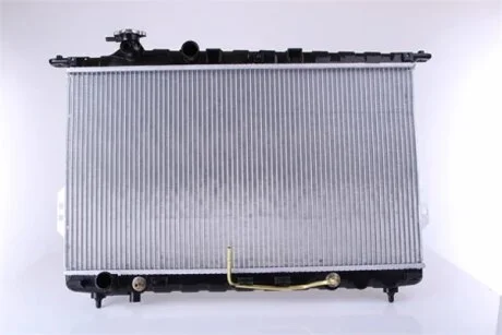 Радіатор охолоджування HYUNDAI EF SONATA 2,0 AUT. 98- -ua NISSENS 67027