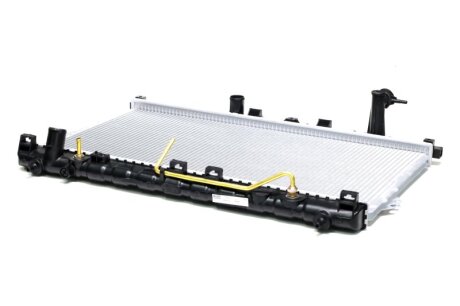 Радіатор охолодження HYUNDAI SANTA FE (SM) (00-) NISSENS 67030