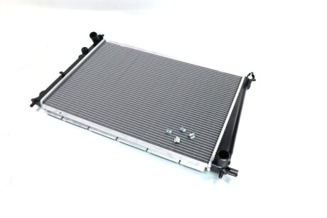 Радіатор охолодження HYUNDAI H1, H200 NISSENS 67039