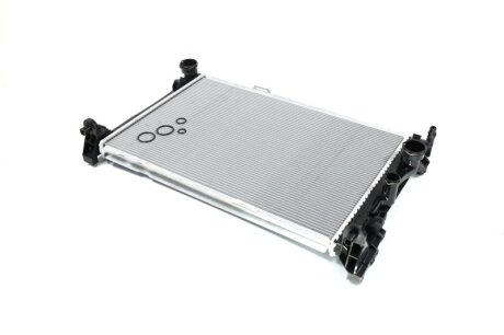 Радіатор охолодження MERCEDES C, E-CLASS NISSENS 67167