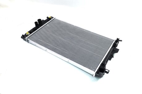 Радіатор охолодження MERCEDES Vito (W639) 03- NISSENS 67174