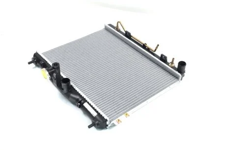 Радіатор охолодження HYUNDAI GETZ (TB) (02-) 1.4 АТ (вир-во Nissens) NISSENS 67496