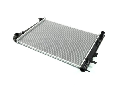Радіатор охолодження двигуна Hyundai Tucson/Kia Sportage 04-MT NISSENS 675003
