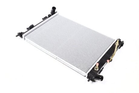 Радіатор охолодження HYUNDAI ELANTRA/KIA CERATO (2011) NISSENS 675014