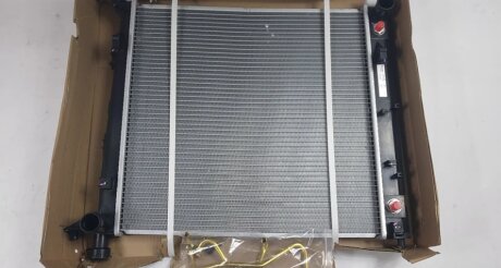 Радіатор охолодження HYUNDAI TUCSON / KIA SPORTAGE III (09-) NISSENS 675022 (фото 1)