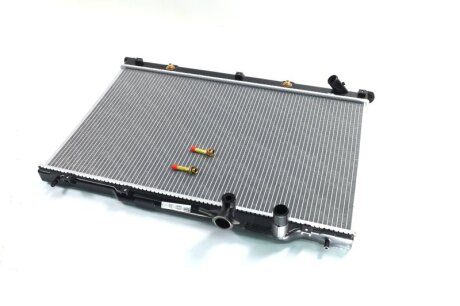 Радіатор охолодження MAZDA CX-7 (ER) (07-) NISSENS 68524