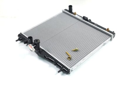 Радіатор охолодження NISSAN, RENAULT NISSENS 68700A