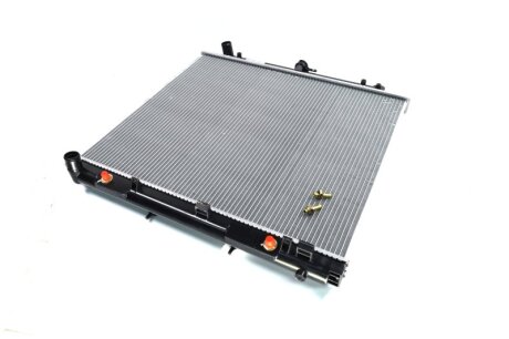 Радіатор охолоджування NISSENS 68717