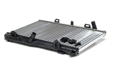 Радіатор охолодження FORD B-MAX (CB2) (12-)/FORD FIESTA VI (CB1) (08-) NISSENS 69233