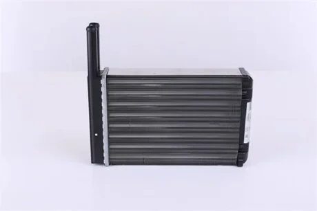 Радіатор пічки FORD FIESTA (89-) -ua NISSENS 71753