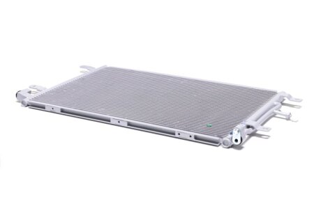 Конденсер кондіционера AUDI A4 3.0D 05- NISSENS 940139