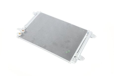 Радиатор кондиционера VOLKSWAGEN JETTA IV (10-) 2.0 FSi NISSENS 940238