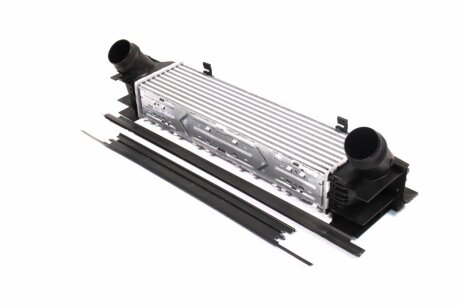 Радіатор наддуву BMW 1 F20-F21 (11-) 114 D (+) -ua NISSENS 96552