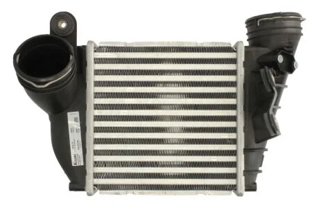 Радіатор наддуву VW GOLF IV 97- -ua NISSENS 96679