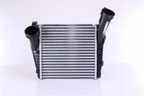 Радіатор наддуву VW TOUAREG 4.2TDI, 5.0TDI 02- ПРАВЫЙ -ua NISSENS 96687